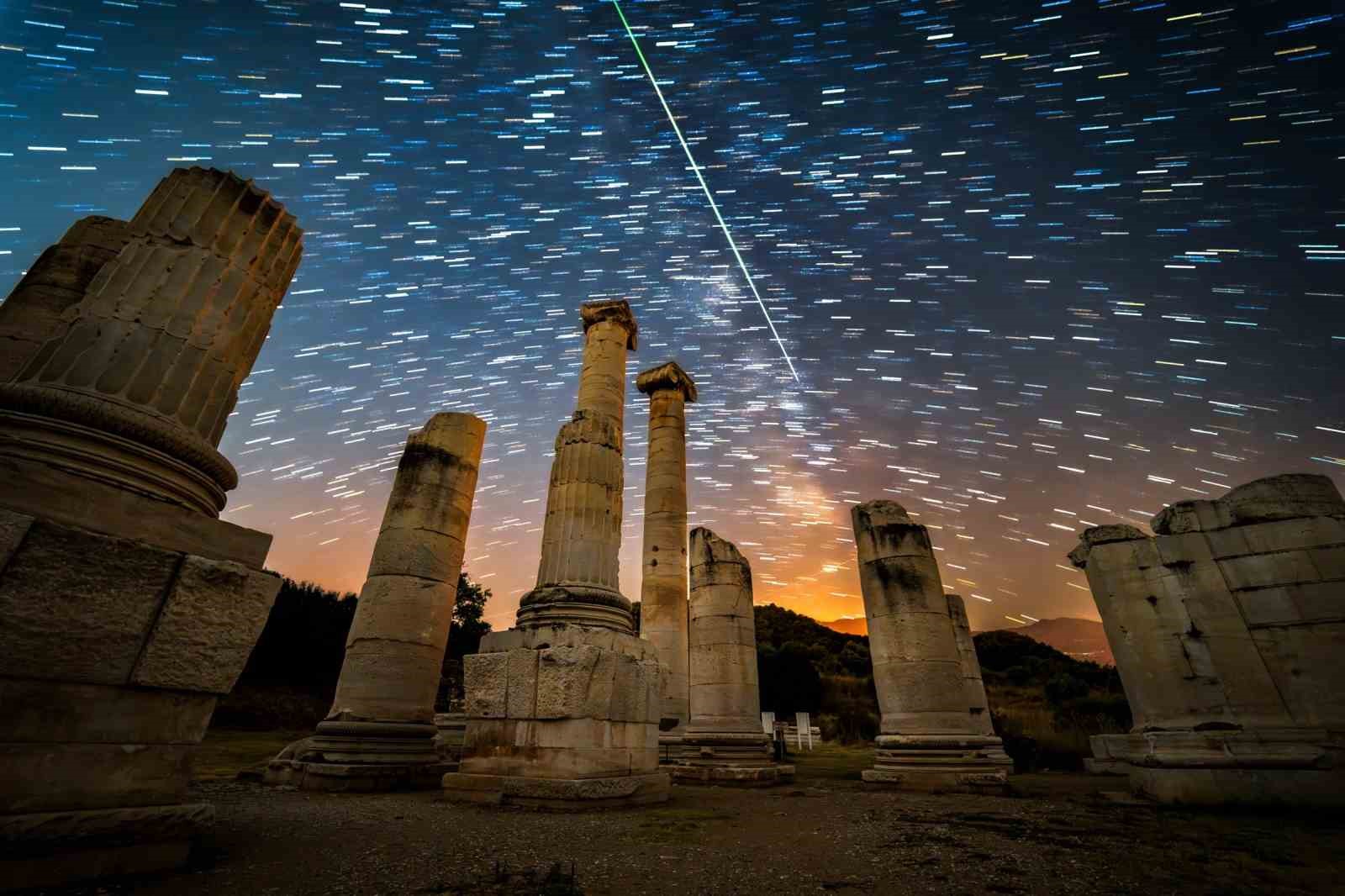 artemis-in-sutunlarindan-samanyolu-na-sardes-te-kozmik-solen
