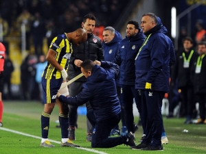 Ayew, M.başakşehir Maçında Cezalı Duruma Düştü