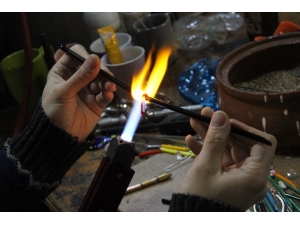 Cama Elleriyle Hayat Veriyor