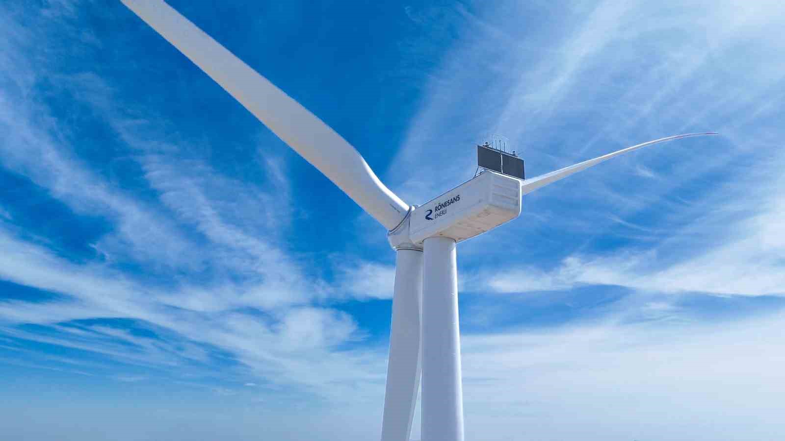 ronesans-enerji-ye-emea-finance-tan-uc-odul