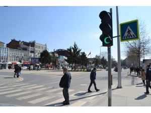 Sakarya’daki Trafik Lambaları ‘Hilal’ Şeklini Aldı
