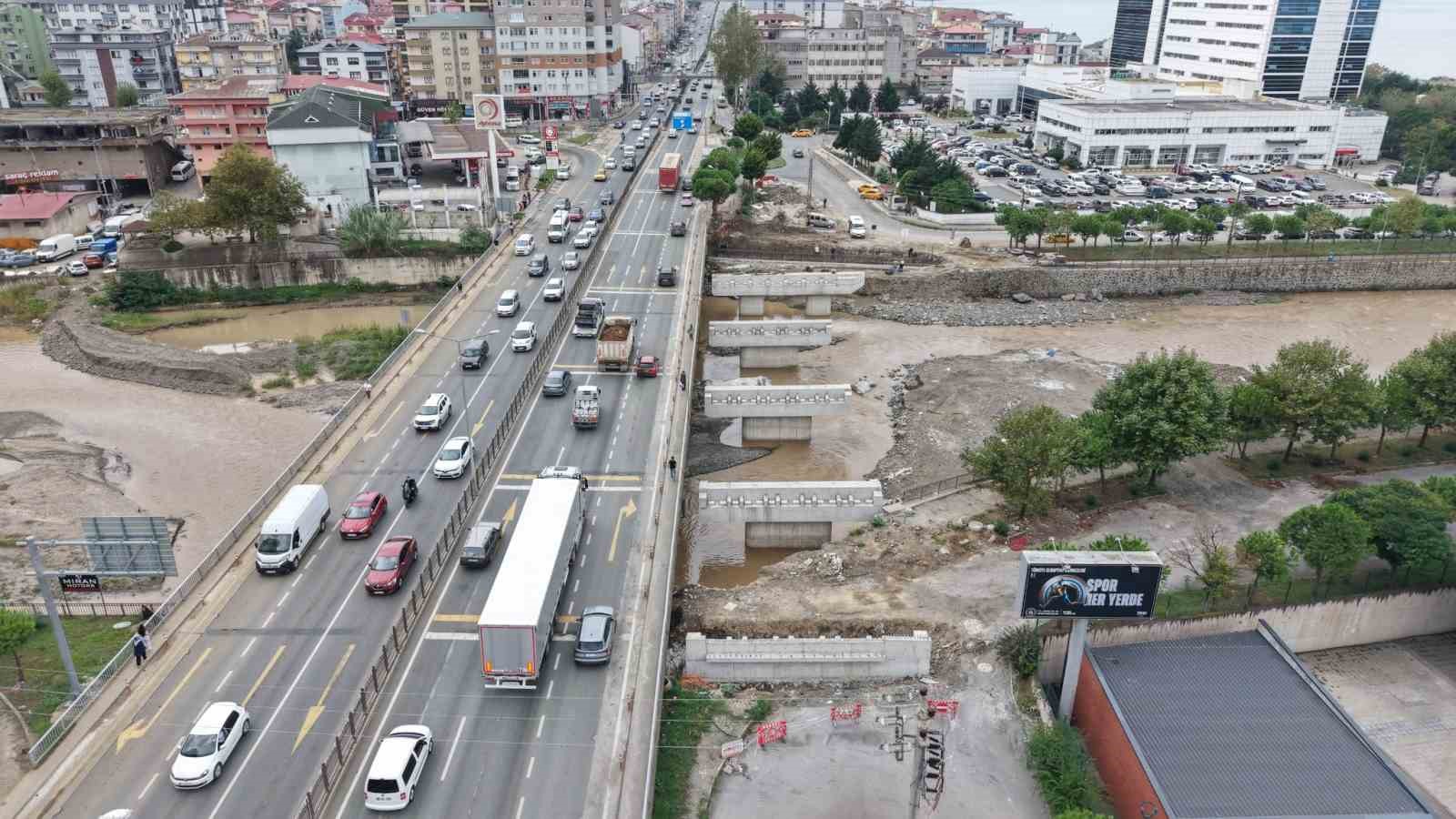 hackali-baba-kavsagi-nda-kopru-calismalari-devam-ediyor