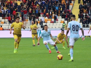 Spor Toto Süper Lig: Evkur Yeni Malatyaspor: 0 - Medipol Başakşehir: 1 (İlk Yarı)