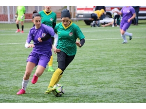 Ereğli Belediyespor Kızlar İle Sevindi