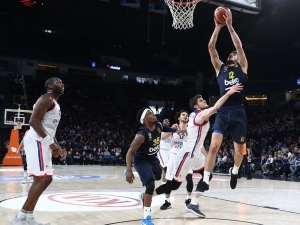 Tahincioğlu Basketbol Süper Ligi: Anadolu Efes: 67 - Fenerbahçe Beko: 65