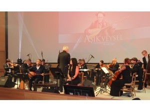 Alman Orkestrası Eşliğinde Aşık Veysel Ezgileri Dinleyenleri Büyüledi