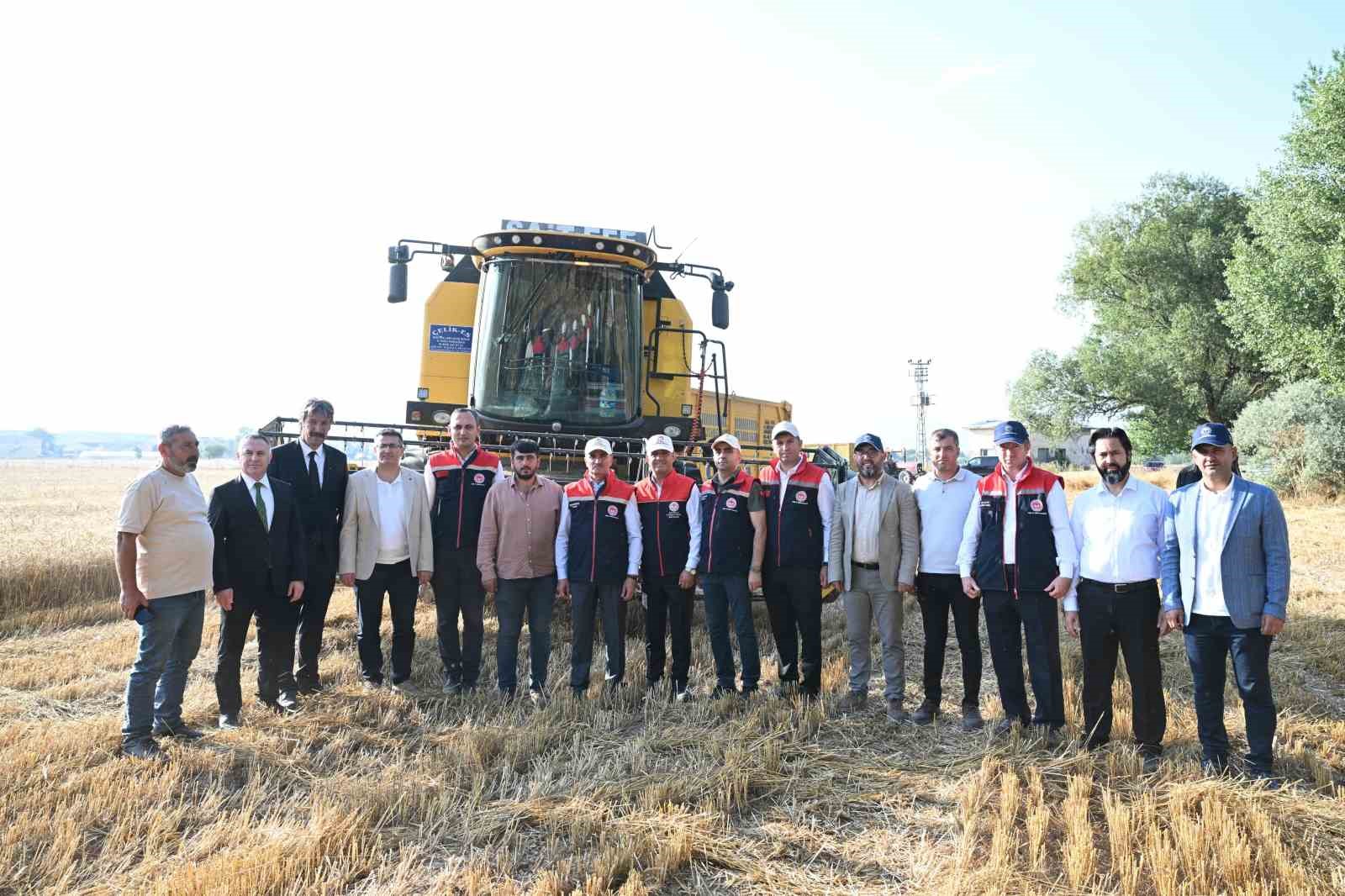 erzurum-valisi-barus-tan-meslek-lisesinde-bugday-hasadi