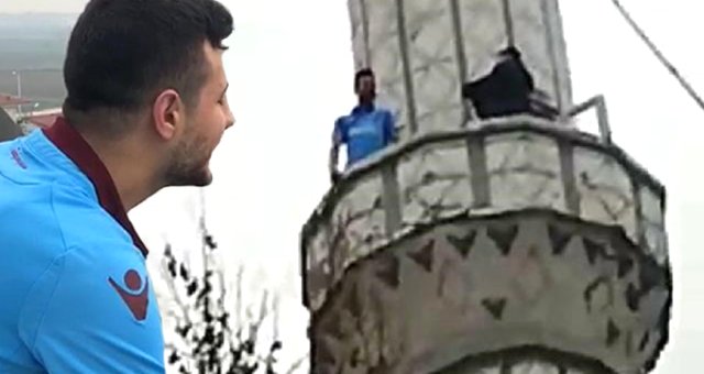 Fenerbahçe Taraftarı Aşkı İçin Minareye Çıkıp 'bize Her Yer Trabzon' Diye Bağırdı