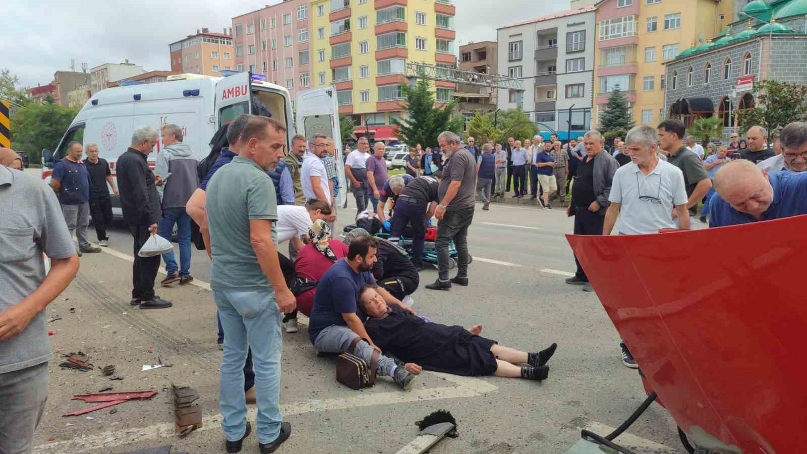 giresun-un-eynesil-ilcesinde-kaza-sonrasi-can-pazari-yasandi-4-yarali