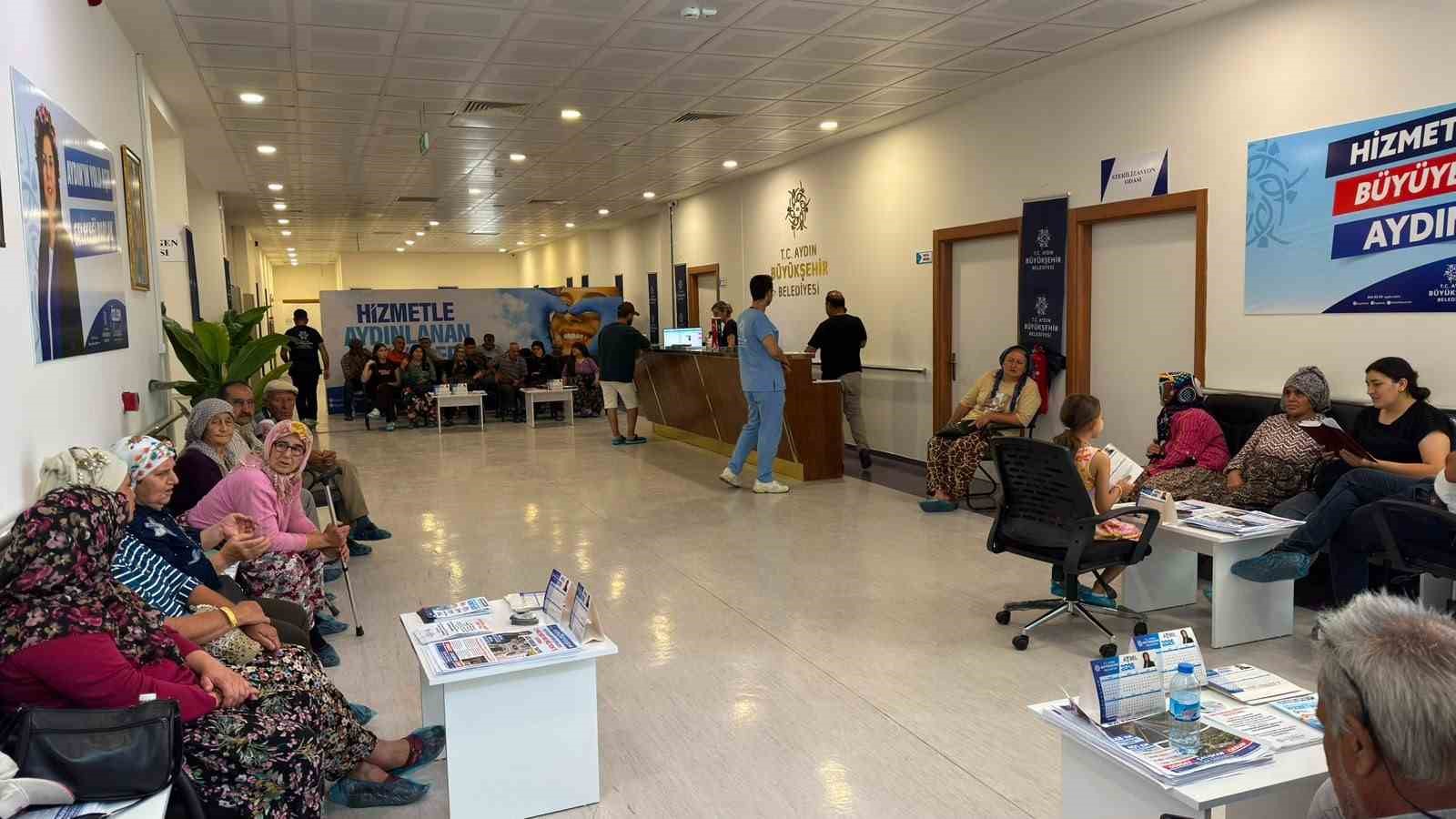 aydin-buyuksehir-belediyesi-nin-ucretsiz-dis-sagligi-hizmeti-suruyor