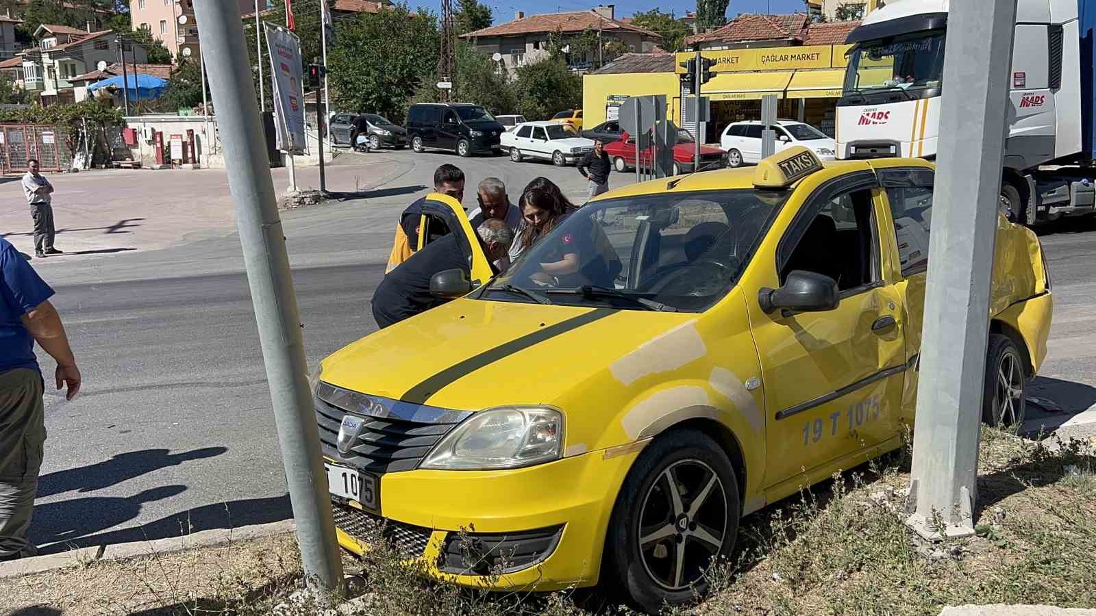 corum-da-trafik-kazasi-1-yarali