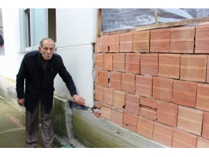 Kayan Binada Oluşan Çatlaklar Tehlikenin Boyutunu Gözler Önüne Seriyor