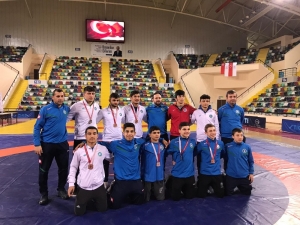 Güreşçilerden 7 Madalya