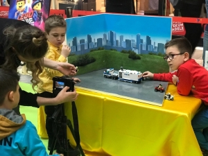 Yönetmen Koltuğuna Çocuklar Geçti