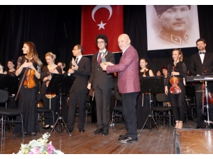 Çetin Emeç Kartal’da Senfoni Orkestrası Konseri İle Anıldı