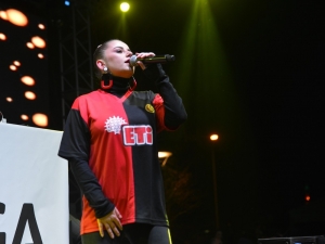 Merve Özbey Eskişehir’i Isıttı