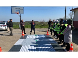 Jandarmadan Özel Öğrencilere Eğitim Semineri