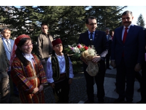 Bakan Dönmez: “Ak Parti Belediye Hizmetlerinde Kendini İspat Etti”