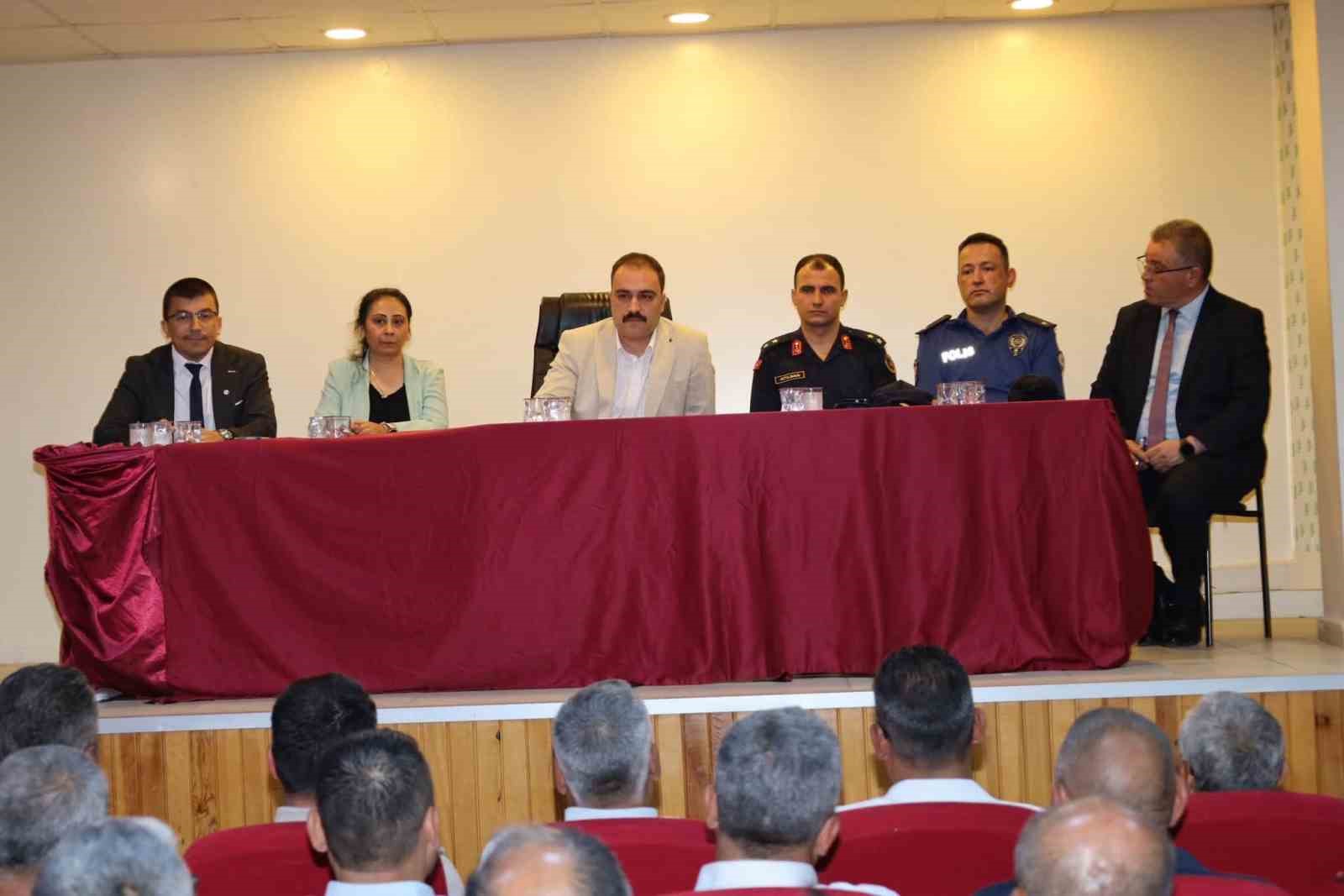 kaymakam-battal-muhtarlarla-bir-araya-geldi