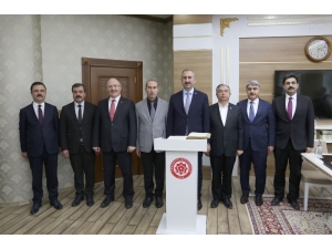 Adalet Bakanı Gül, Üniversite Öğrencileriyle Bir Araya Geldi