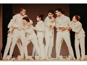 Sui Generis Tiyatro ‘’12 Öfkeli’’ Oyunuyla İzleyicilerle Buluştu