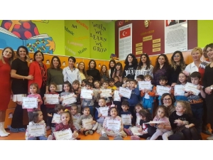 “Sen De Bir Pati Sev” Ekibinden Tiyatral Eğitim