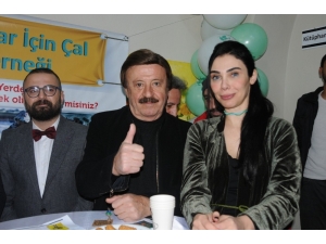 Ünlüler Çocuklar İçin Mardin’de El Ele