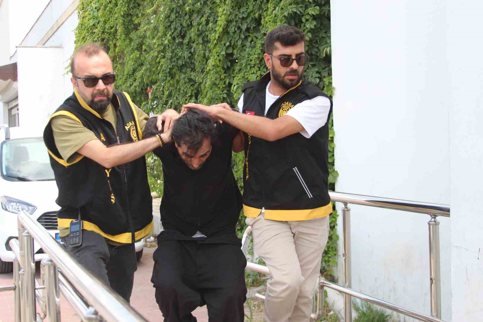 birlikte-yasadigi-kadini-cekicle-darbedip-bogazindan-bicaklamisti-surekli-disari-cikip-baskalariyla-gorusuyordu