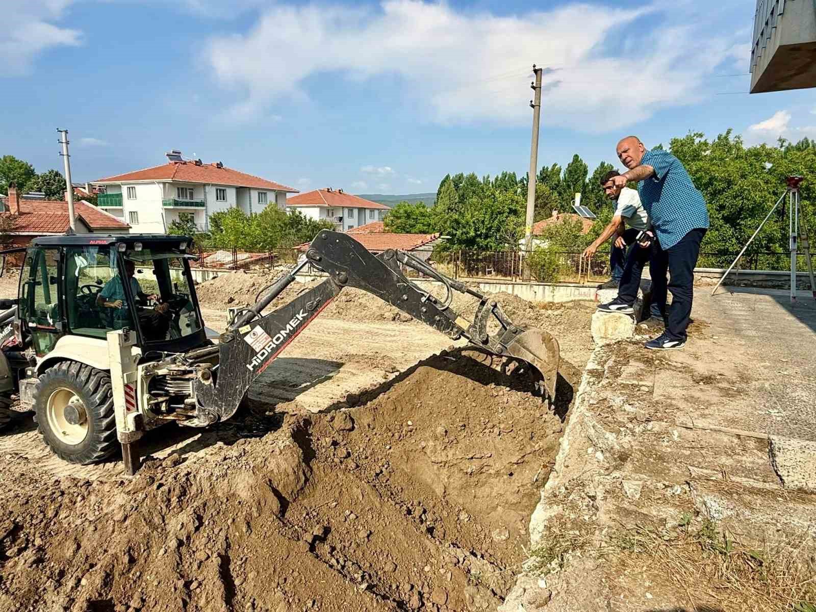 hisarcik-ta-halk-ekmek-fabrikasi-icin-ilk-kazma-vuruldu
