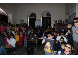 Surlu Çocuklar 3 Boyutlu Sinemayla Buluştu