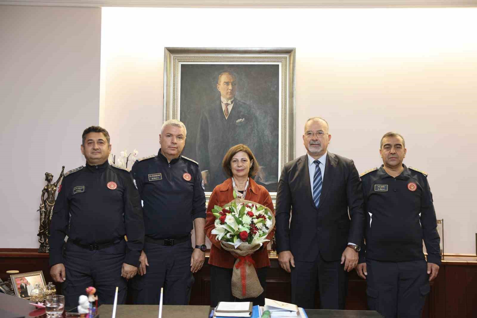 itfaiyecilerden-baskan-unluce-ye-anlamli-ziyaret