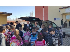 Altıntaş’ta İlk Ve Ortaokula 300 Kitap Bağışı