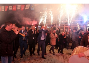 Turgutlu Millet İttifakının Adayı Şıktaşlı’yı Bağrına Bastı