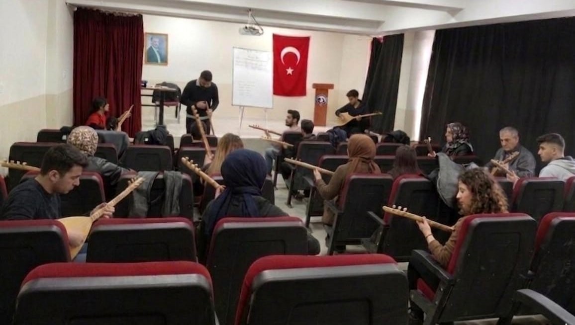 tercan-halk-egitim-merkezinde-kurslar-ilgi-goruyor