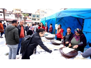 Anneler Okul Bahçesi İçin Kolları Sıvadı