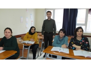 Önce Okuma Yazmayı Öğrendiler, Şimdi Ortaokul Diploması Alacaklar