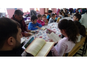 Öğretmen, Öğrenci Ve Veli Aynı Masada Buluştu