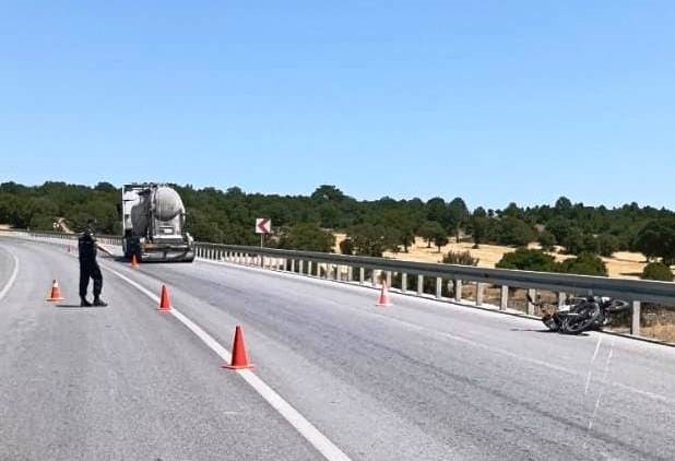 emet-te-beton-mikseri-motosiklete-carpti-1-olu-1-agir-yarali