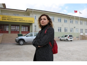 Okulda Müdür, Tarlada Hanımağa