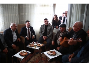 Chp’li Sandal: "Bayraklı’da Meydan Sorunu Var"