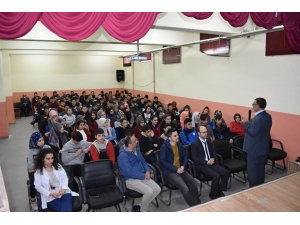 Aslanpa’da ’’Bilinçli Müslüman Nasıl Olunmalı’’ Konulu Konferans