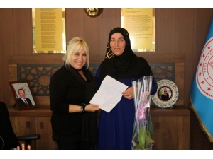 46 Yaşında Okuma Yazma Öğrendi, İlk Mektubunun Teması ‘Kadınlar’ Oldu