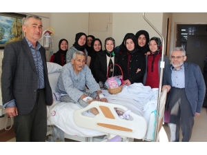 Öğrencilerden Hastalara Manevi Destek