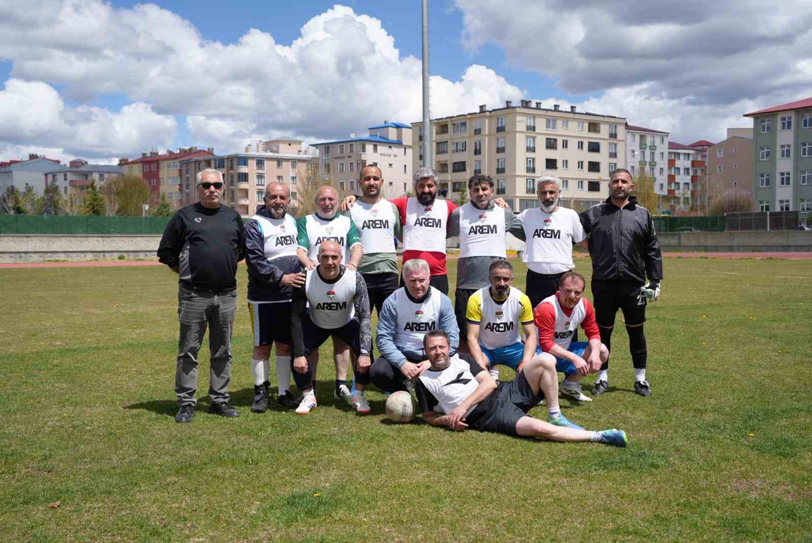 kars-ta-19-mayis-coskusu-sahaya-tasti-dostluk-macinda-kazanan-kardeslik-oldu