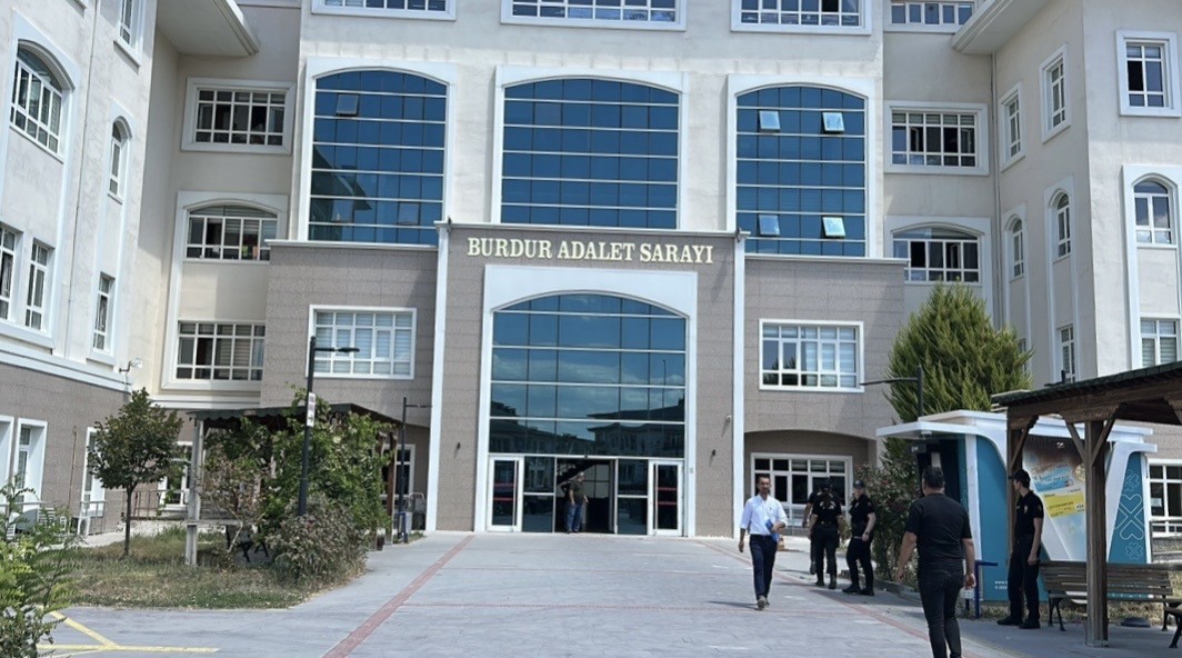 burdur-da-yasa-disi-bahis-operasyonu-199-milyon-tl-lik-islem-hacmi-ortaya-cikti