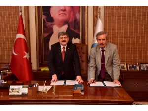 Bilecik Belediyesi’nde Toplu İş Sözleşmesi İçin İmzalar Atıldı