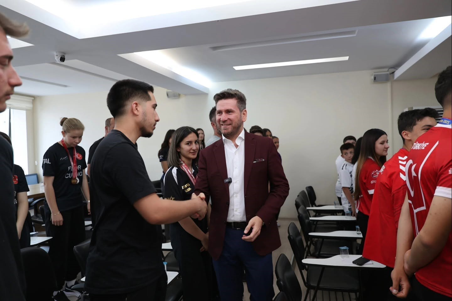 baskan-kadir-tatik-tavas-in-gururlandiran-sampiyonlari-agirladi