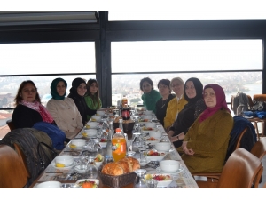 Başkan Yılmazer, Personelin Kadınlar Gününü Kutladı