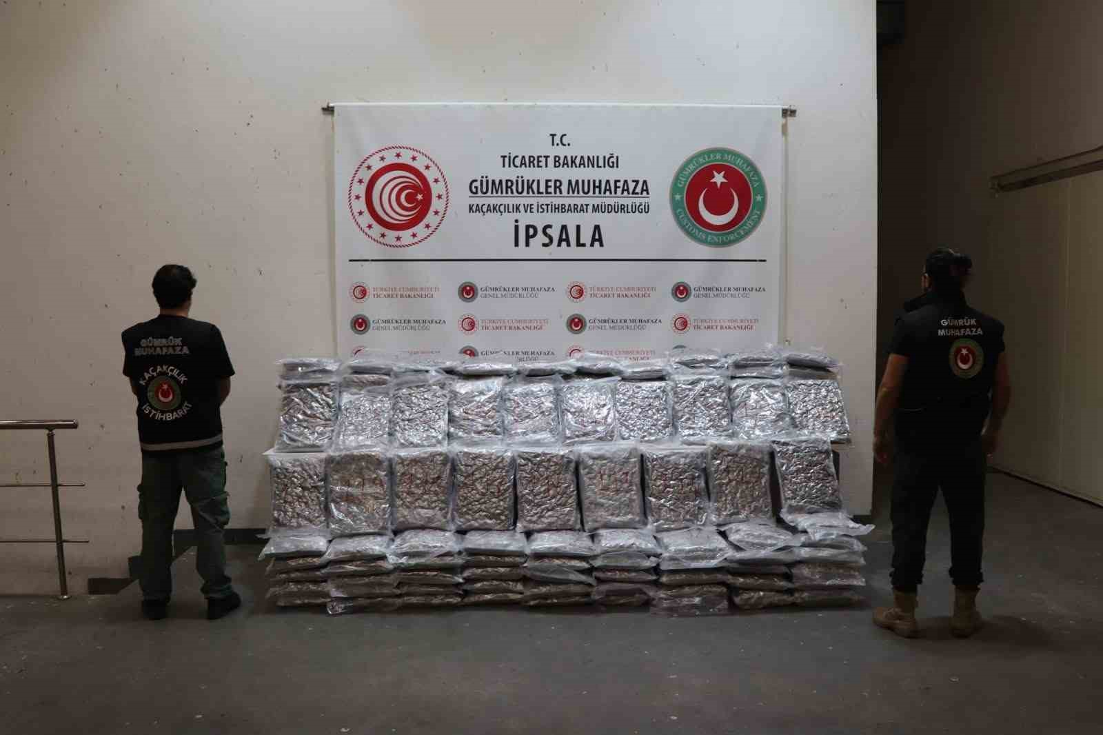 ticaret-bakanligi-gumrukler-muhafaza-ekipleri-uyusturucu-kacakciligina-gecit-vermiyor