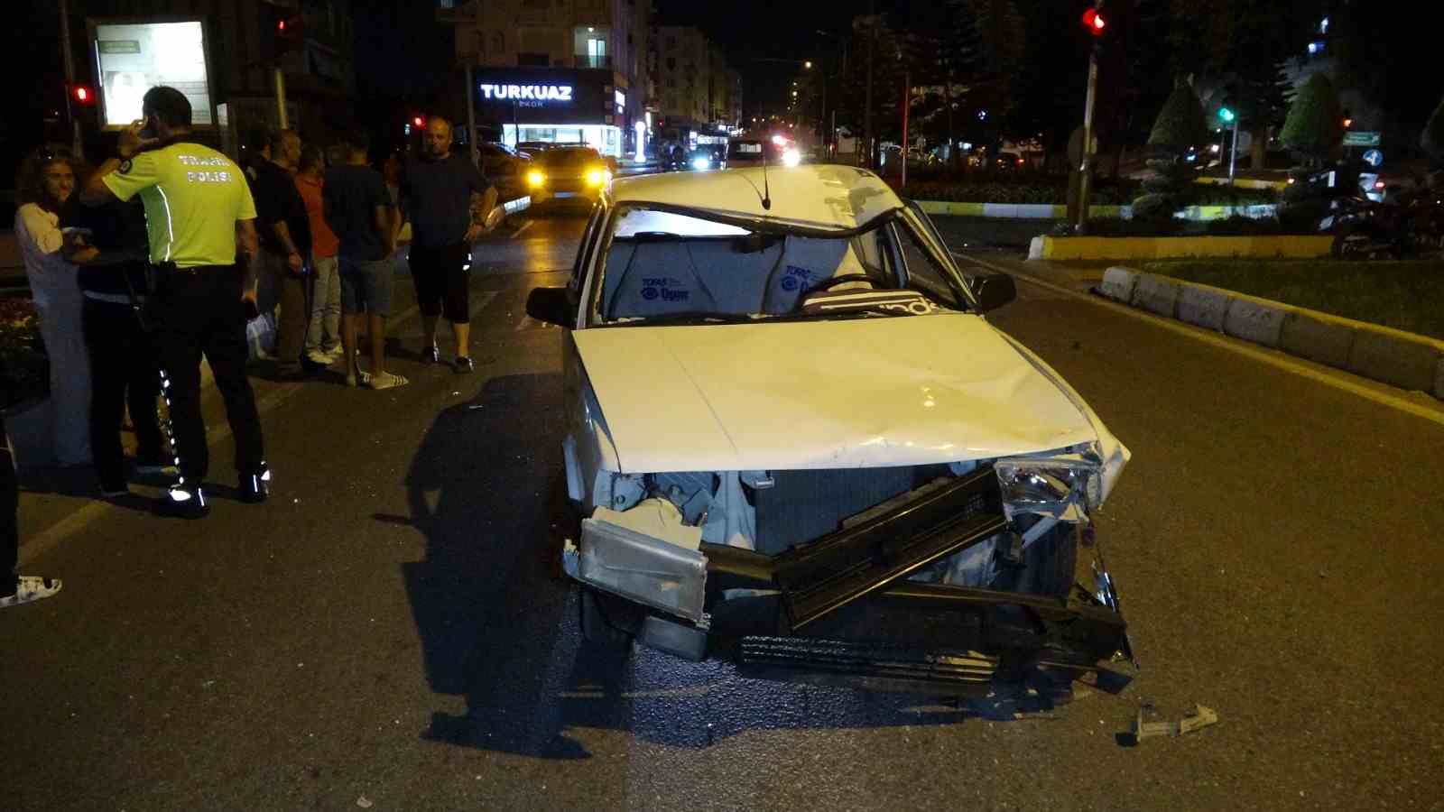 antalya-da-motosiklet-ile-tofas-otomobil-carpisti-2-yarali